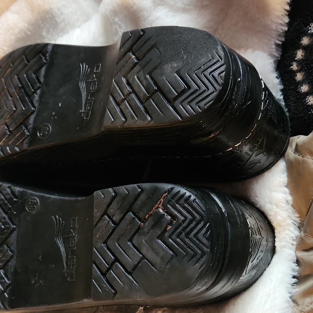 Dansko size 39 black tooled leather clogs - Picture 4 of 4